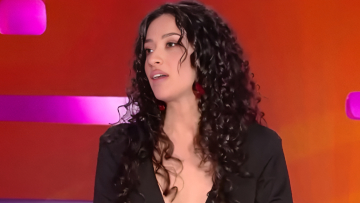 Ιωάννα Στρίγγα: Η performer που έχει γίνει viral με το τουμπερλέκι της ξεκίνησε τις εμφανίσεις «για πλάκα»