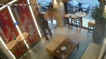 Η στιγμή της αιματηρής επίθεσης έξω από μπαρ στο Ηράκλειο, δείτε βίντεο