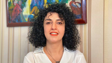 Χρειάζεται επειγόντως θεραπεία για την καρδιά της, λέει ο αδελφός της νομπελίστριας Ναργκίς Μοχαμαντί 