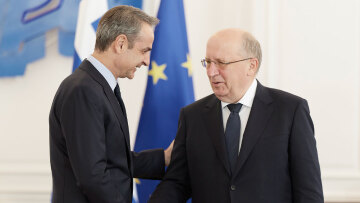 Πίεση Μητσοτάκη για ενεργοποίηση του Άρθρου 42 και κοινό ευρωπαϊκό ταμείο, τι συζήτησε με τον επίτροπο Άμυνας της ΕΕ