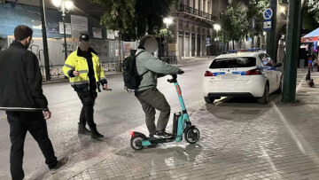 Στο στόχαστρο της Τροχαίας τα ηλεκτρικά πατίνια, ένας στους τρεις οδηγούς με παράβαση στην Αττική
