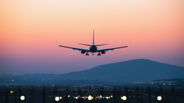 FT: Οι αεροπορικές εταιρείες κόβουν 2.000.000 θέσεις λόγω έλλειψης στα καύσιμα