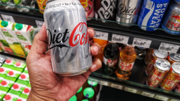 Θραύση κάνουν τα «πάρτι με Diet Coke» στην Ινδία:  Ο πόλεμος στο Ιράν έχει δημιουργήσει έλλειψη του αναψυκτικού στη χώρα