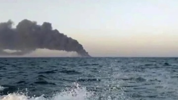 Η Τεχεράνη κατηγορεί τις ΗΠΑ πως χτύπησαν πολιτικά σκάφη στα Στενά του Ορμούζ, σκοτώνοντας πέντε πολίτες
