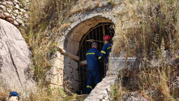 Νεαρός εγκλωβίστηκε στην Πύλη των Τόρων στο Ναύπλιο, επιχείρησε η Πυροσβεστική, δείτε βίντεο και φωτογραφίες
