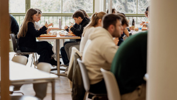 Γεύματα στους φοιτητές με μόλις 1 ευρώ προσφέρουν τα γαλλικά πανεπιστήμια