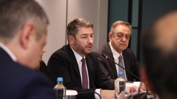 Το νέο δύσκολο τοπίο για το ΠΑΣΟΚ, αποχωρήσεις και επιστροφές πριν τα νέα κόμματα του Τσίπρα και της Καρυστιανού
