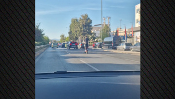 Οδηγούσαν ηλεκτρικό πατίνι χωρίς κράνος και με επικίνδυνους ελιγμούς στη Λ. Βουλιαγμένης, δείτε βίντεο 
