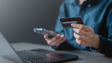 «Χρυσή» κομπίνα από fake επενδυτές: Πώς 72χρονη συνταξιούχος γιατρός και 80χρονος έχασαν πάνω από 1 εκατ. ευρώ 
