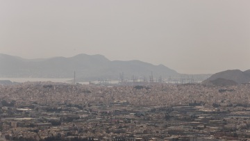 Καιρός: Με σκόνη, υψηλές θερμοκρασίες αλλά και βροχές οι επόμενες ημέρες - Η πρόγνωση της ΕΜΥ μέχρι τη Δευτέρα