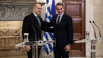 Συγχαρητήρια Μητσοτάκη στον νέο πρωθυπουργό της Βουλγαρίας, Ρούμεν Ράντεφ