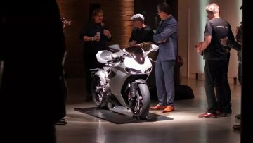 Ποια είναι αυτή η άγνωστη superbike με τους 206 ίππους και τις ηλεκτρονικές αναρτήσεις;