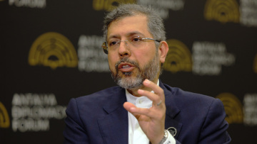 Αναπληρωτής Ιρανός ΥΠΕΞ: Εάν Βρετανοί και Γάλλοι υποστηρίξουν τις παράνομες ενέργειες των ΗΠΑ θα δεχτούν την άμεση απάντησή μας
