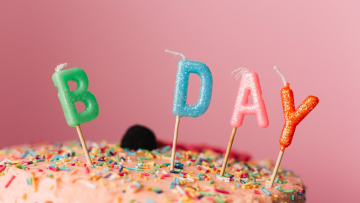 Τι είναι τα half - birthdays και γιατί ορισμένοι άνθρωποι γιορτάζουν στη μέση της γενέθλιας χρονιάς τους;