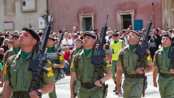 Την ανάγκη για δημιουργία ευρωστρατού, επισημαίνει η Ισπανία: «Ο Τραμπ έχει άλλη οπτική για τις διατλαντικές σχέσεις»