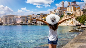 Τουρισμός με όρια: Τι αλλάζει με το νέο ειδικό χωροταξικό πλαίσιο που παρουσιάζεται σήμερα