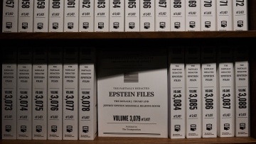 Αν οι φάκελοι Επστάιν ήταν βιβλιοθήκη: 3,5 εκατομμύρια σελίδες συνολικού βάρους που ξεπερνά τους 7,5 τόνους