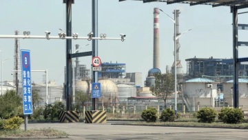 «Σκιώδες» δίκτυο διυλιστηρίων στην Κίνα παρακάμπτει τις αμερικανικές κυρώσεις και κρατά «ζωντανή» την Τεχεράνη