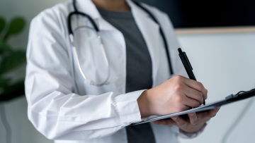 Φρίκη στη Γερμανία: Παιδίατρος κατηγορείται για 130 βιασμούς και σεξουαλικές κακοποιήσεις παιδιών