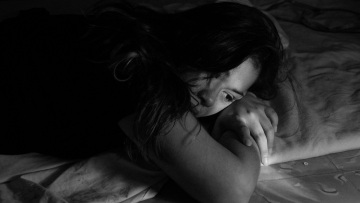 Προσοχή στις ενδείξεις ότι κάποιος κοντινός μας κάνει σκέψεις θανάτου: Τι συμβουλεύει μια ψυχολόγος