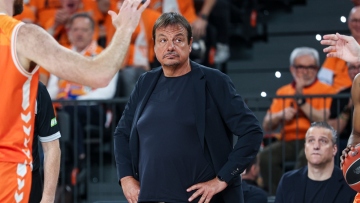 Ο Παναθηναϊκός που επιστρέφει με σκυμμένο το κεφάλι από την Βαλένθια και μια σχέση σε κρίση με τον Αταμάν