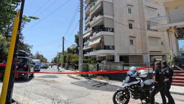Πέθανε και η δεύτερη 17χρονη μαθήτρια που έκανε τη βουτιά θανάτου από πολυκατοικία στην Ηλιούπολη