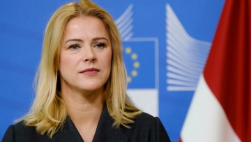 Λετονία: Παραιτείται η πρωθυπουργός Εβίκα Σιλίνια, μερικούς μήνες πριν από τις εκλογές του Οκτώβριου