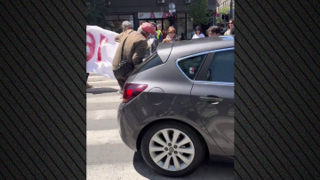 Ένταση σε φοιτητική κινητοποίηση στη Σερβία, αυτοκίνητο παρέσυρε 90χρονο
