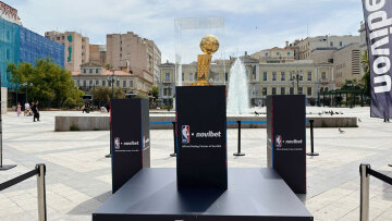 Το “3on3 Road to Glory” της Novibet φέρνει τη μαγεία του NBA με το Larry O’Brien Trophy σε Αθήνα, Πειραιά και Θεσσαλονίκη 