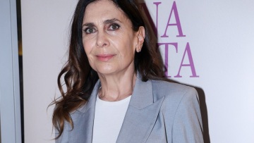 Κατερίνα Διδασκάλου: Το γκρι κοστούμι που επέλεξε για την εμφάνισή της σε παρουσίαση βιβλίου