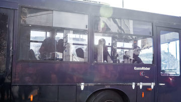 Στη φυλακή 6 από τους κατηγορούμενους για τη ληστεία σε τράπεζα στην Κάτω Τιθορέα - Επεισόδια στην Ευελπίδων