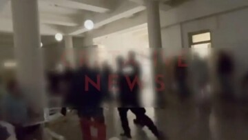 Χάος στα δικαστήρια Ηρακλείου για τον 47χρονο που κατηγορείται ότι παρέσυρε σκόπιμα 33χρονο πριν τον γάμο του, δείτε βίντεο
