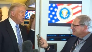 Επίθεση Τραμπ σε δημοσιογράφο στο Air Force One σε ερώτηση για το Ιράν: «Είσαι fake, είναι προδοσία αυτό που γράφεις»