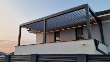 Design, φως και άνεση: Πώς τα νέα συστήματα σκίασης αναβαθμίζουν το outdoor living
