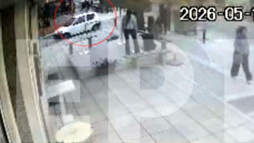 Δείτε βίντεο από την επίθεση 6 νεαρών σε 22χρονο στη Θεσσαλονίκη, τον έβρεξαν με νεροπίστολα και τον χτυπούσαν 