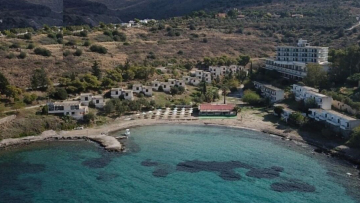 Aegina Maris: Το ξενοδοχείο-«φάντασμα» της Αίγινας βγαίνει στο σφυρί