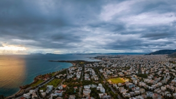 Στο πόδι οι αρχές για τη μυστηριώδη οσμή στα νότια προάστια: Πλήθος σεναρίων, αλλά χωρίς απαντήσεις για την προέλευση