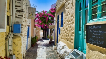 Το μυστικό διαμάντι: Η γερμανική Bild εκθειάζει ελληνικό νησί, «παστέλ αποχρώσεις, μαρμάρινα σοκάκια και αρχοντικά»