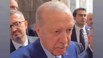 «Να δω τι θα πει η γυναίκα μου!»: Η viral απάντηση του Ερντογάν για το πού θα περάσει τη γιορτή Eid al-Adha