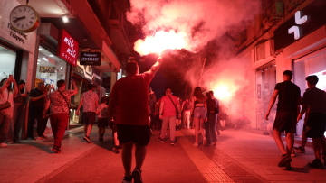 Πανηγυρισμοί στον Πειραιά για την πρόκριση του Ολυμπιακού στον τελικό της Euroleague, δείτε βίντεο και φωτογραφίες 