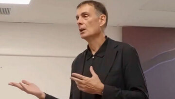«Μείνετε ταπεινοί, έχουμε τα πάντα για να πάμε ως το τέλος»: Η ομιλία του Μπαρτζώκα στα αποδυτήρια μετά τον ημιτελικό, βίντεο 