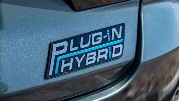 Βάζουν στο στόχαστρο τους οδηγούς των plug-in υβριδικών
