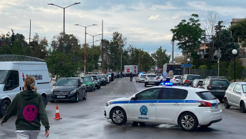 Μικρολίμανο: Αστυνομικοί πυροβόλησαν και τραυμάτισαν άνδρα που έβγαλε όπλο σε έλεγχο, είχε πάνω του και έξι χειροβομβίδες