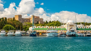 Πρωταγωνίστρια του τουρισμού η Ρόδος: Πάνω από 56 εκατομμύρια επισκέπτες από το εξωτερικό τα τελευταία 25 χρόνια
