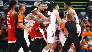 Η σύρραξη μεταξύ Καμπάτσο και ΜακΚίσικ: Από μια τεχνική ποινή στον κάθε παίκτη έδωσαν οι διαιτητές, δείτε βίντεο 