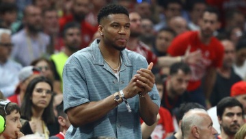 O Αντετοκούνμπο έλαμψε στο Final 4: Η αγκαλιά με τον Σενγκούν, το βίντεο με την Τουρκάλα δημοσιογράφο και η πρόταση για μόνιμη διεξαγωγή στην Αθήνα