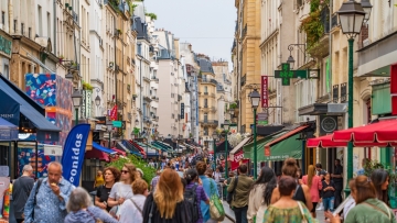 Rue Montorgueil: Ο ιστορικός δρόμος στον οποίο το Παρίσι των ντόπιων συναντά το Παρίσι των επισκεπτών