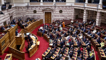 Απέραντο φρενοκομείο στη Βουλή με 10 κόμματα: Από ΨΕΚ, ρωσόφιλους, θρησκόληπτους έως κομμάτια και θρύψαλα της Αριστεράς