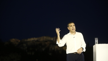 Αναστάτωση στην ομιλία Τσίπρα: Πολίτης ζαλίστηκε, «αν υπάρχει γιατρός να έρθει γρήγορα»
