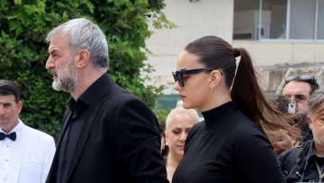Το τελευταίο αντίο στη Γωγώ Μαστροκώστα – Η παράκληση της οικογένειας
